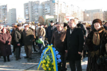 У Луцьку відбувся мітинг та урочисте покладання квітів з нагоди дня народження Степана Бандери