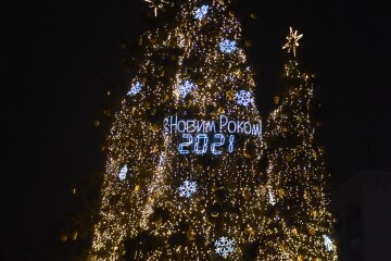 У Луцьку засяяла головна ялинка