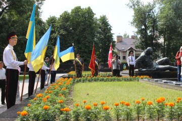 На меморіальному комплексі «Вічна Слава» відбулася панахида та урочисте покладання квітів з нагоди визволення області від фашистських загарбників