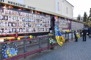 Відкрили оновлений фотостенд волинським Героям
