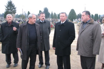 Микола Романюк оглянув територію міського кладовища у с.Гаразджа