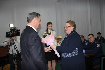На оперативній нараді міський голова Микола Романюк нагородив ювілярів