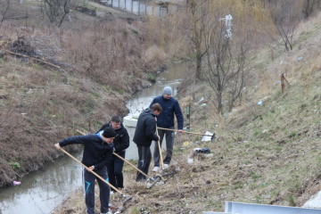 У Луцьку прибирали водоохоронну зону річки Сапалаївка