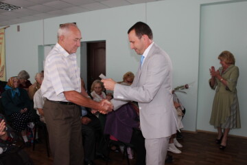 Заступник міського голови Сергій Григоренко вручив ювілейні медалі “70 років Перемоги над нацизмом”