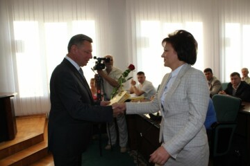 Оперативну нараду міський голова Микола Романюк розпочав із вручення нагород