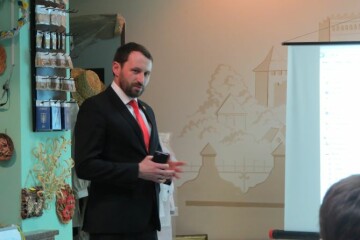 Заступник міського голови Сергій Григоренко подякував луцьким авіалюбителям за активність