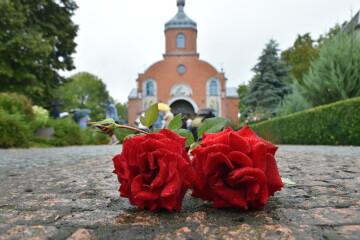 Плакало небо, плакали люди: у селі Полонка попрощалися з Героєм Миколою Черновим