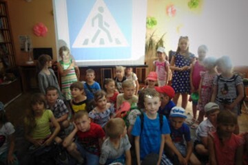  У центральній міській бібліотеці для дорослих відбувся урок безпеки «Дорога любить уважних»