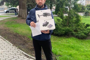 Луцька громада передала на фронт дрони, зарядну станцію та генератор 