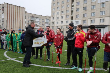 Міський голова Ігор Поліщук вручив луцькій команді &laquo;Хрестоносці&raquo; сертифікат на один мільйон гривень для участі в Лізі Європи EAFF 2026