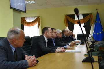На засіданні круглого столу розглянули питання про безготівковий розрахунок у громадському транспорті