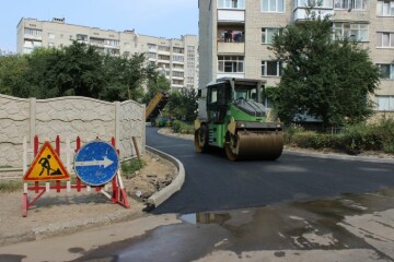 У Луцьку триває комплексний ремонт двору на вулицях 8 Березня, 33, 35, Огієнка, 20 