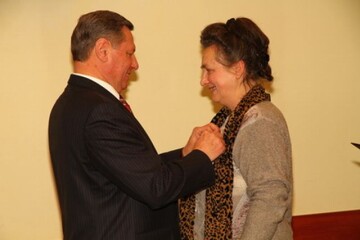 Микола Романюк вручив посвідчення та медалі «Мати-героїня» 12-м жителькам міста 