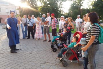 Вихованці ГО “Ресурсний центр “Кольорова капустинка” відвідали нічну театралізовану екскурсію містом