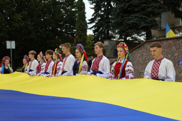 “Наш синьо-жовтий прапор завжди там, де стійкість, сила та мужність”, — міський голова Ігор Поліщук 