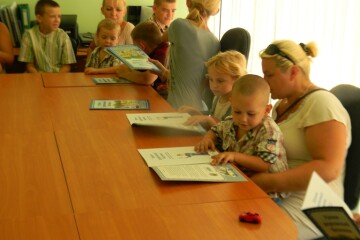 Маленькі лучани отримали шкільне приладдя в рамках благодійної акції «Скоро до школи»