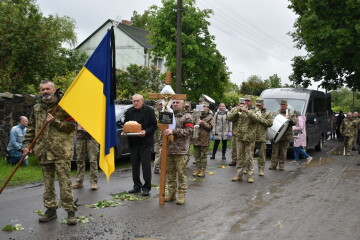 Честь та шана Герою: луцька громада у скорботі прощалася з В'ячеславом Терьохіним