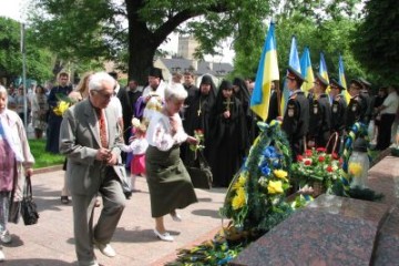 Сьогодні у Луцьку вшанували  пам’ять жертв політичних репресій