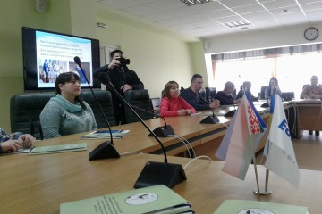 У Луцьку обговорили методику лікування каністерапією
