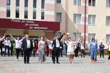 У Луцьку з дотриманням вимог карантину відбулось свято Останнього дзвоника