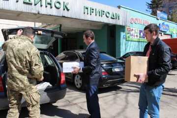 Депутати від фракції ВО “Батьківщина” передали бійцям 14-ї ОМБ медикаменти