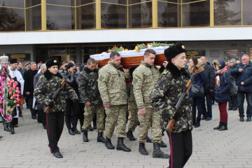 Лучани провели в останню путь військовослужбовця Сергія Дудку