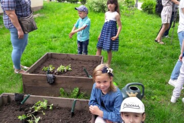 Особливі дітки висаджували овочеві культури  на &laquo;міському городі&raquo;