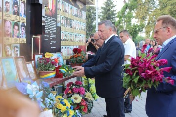 У Луцьку вшановували пам'ять Героїв, які загинули під Іловайськом 