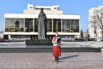 Центральна постать української літератури: у Луцьку вшанували 154-ту річницю від дня народження Лесі Українки 