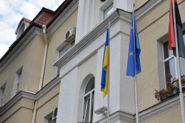 Державний Прапор України урочисто підняли біля будівлі Луцької міської ради