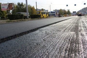 Сьогодні на проспекті Соборності та вулиці Запорізькій асфальтують дорожнє покриття 