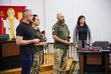 Рідним загиблих захисників вручили посмертні нагороди Героїв