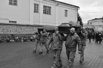 У Луцьку поховали захисників, які загинули, захищаючи Україну 