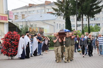 Громада Луцька попрощалася із загиблим Героєм Романом Чехайдою