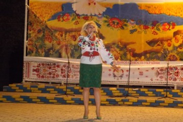 Прокладати місток єднання через українську пісню, українське слово, через душу народу від серця заходу до серця сходу України, - заслужена артистка України Алла Опейда