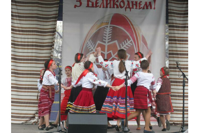 Святкові забави потішили лучан