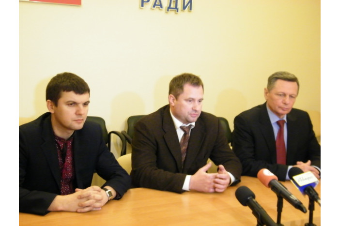 Бачите людину в масці чи зі зброєю - телефонуйте на 102, - керівництво області та міста
