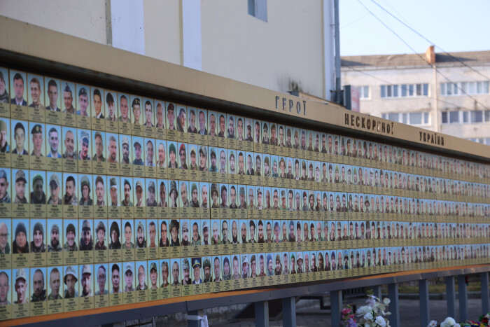 Члени виконкому внесли зміни в додаток до рішення &laquo;Про Положення про пам&rsquo;ятний фотостенд &ldquo;Герої Небесної Сотні &ndash; Загинули за Єдність України&rdquo;&raquo;