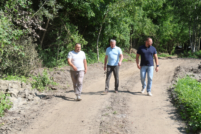 Ігор Поліщук проінспектував хід робіт з облаштування природного парку вздовж вулиці Набережної 