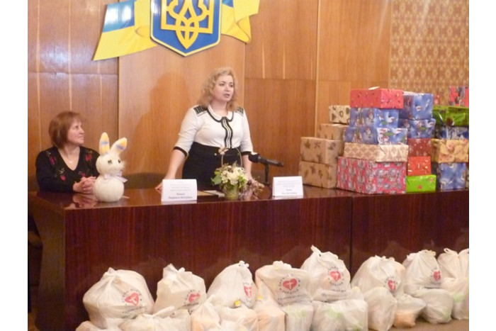 У Луцьку мамам вручили продуктові набори