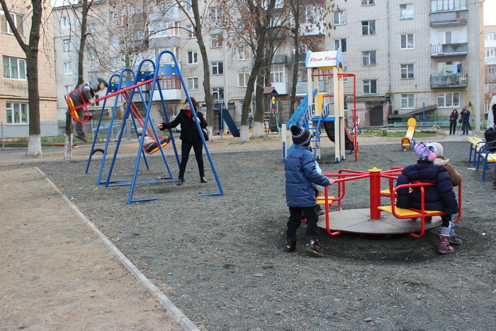 Завершено ремонт ще однієї прибудинкової території у Луцьку
