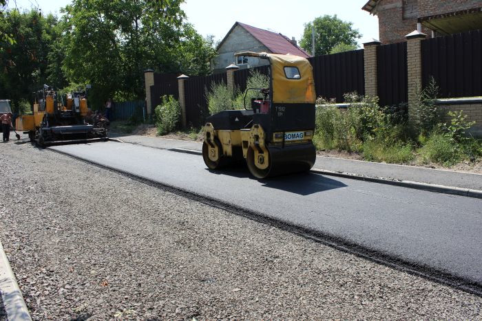 Триває ремонт доріг та тротуарів