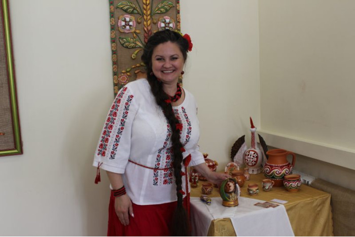 Відкрито виставку робіт з художньої кераміки майстра народної творчості Жанни Миляшкевич «Диво з теплих долонь»