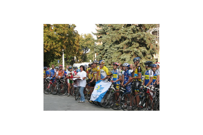 Святослав Кравчук зустрівся з учасниками Всеукраїнської велоестафети «Спорт для всіх єднає Україну»