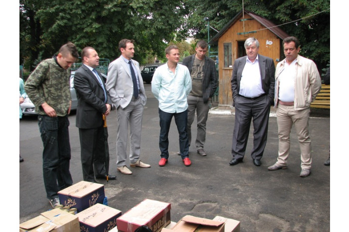 Депутати фракції ВО «Батьківщина» міської ради передали гуманітарну допомогу бійцям з «Айдару»