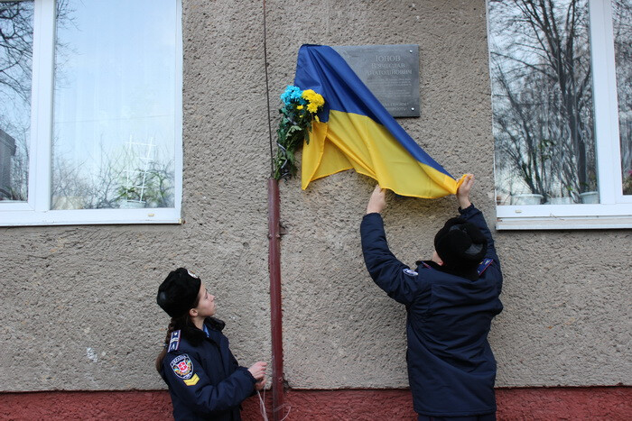 На будинках Героїв, які віддали життя за Україну, відкрили меморіальні дошки