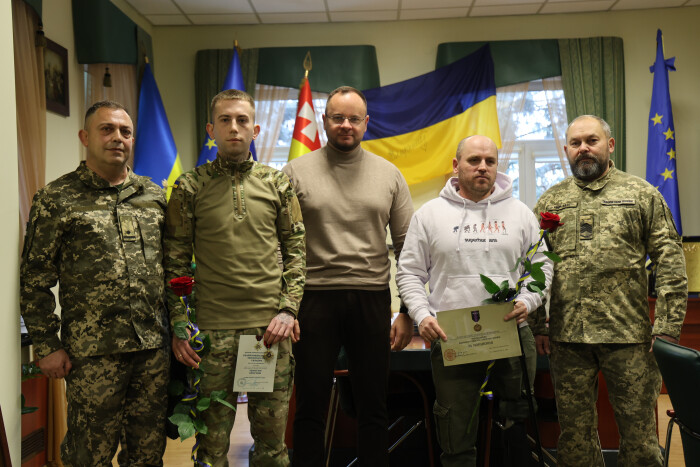 Міський голова Ігор Поліщук вручив бойові нагороди двом захисникам України 