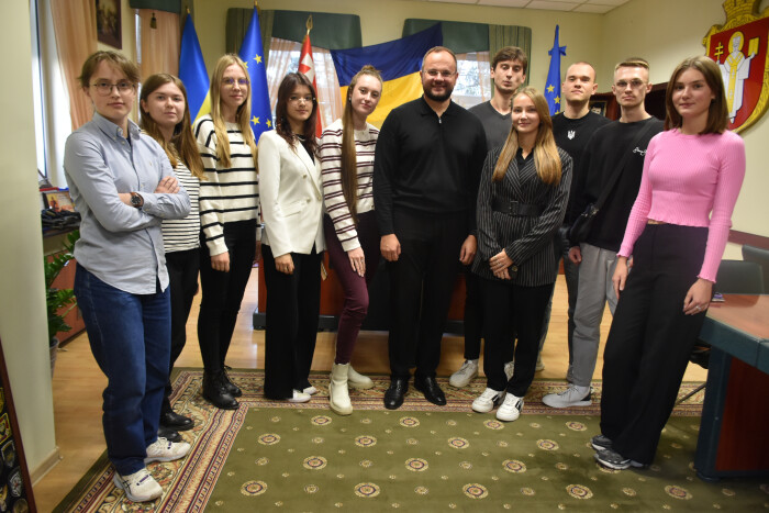 Міський голова Ігор Поліщук зустрівся з молоддю, яка проходить стажування у виконавчих органах Луцької міської ради