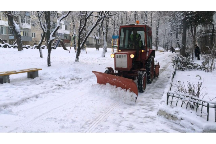 Закликаємо водіїв не залишати автомобілі на проїжджій частині