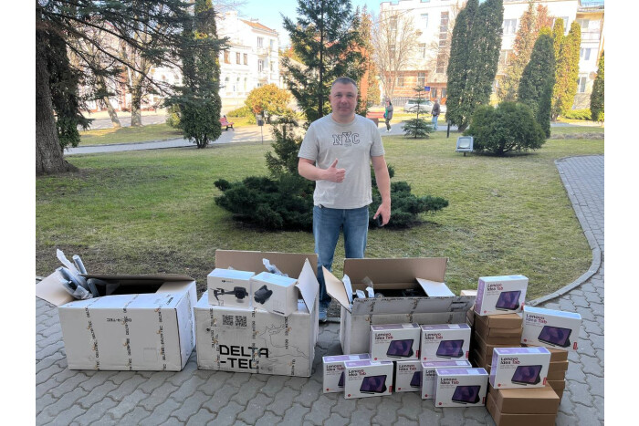 Квадрокоптери, зарядні станції, генератори: чергова допомога для захисників від Луцької громади 